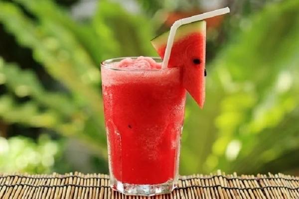 Dưa Hấu-duoc-ban-tai-Him’s Coffee & Tea