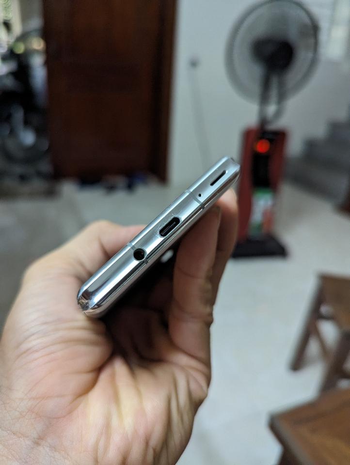 Sharp Aquos R6 (12/128)-duoc-ban-tai-MY MOBILE