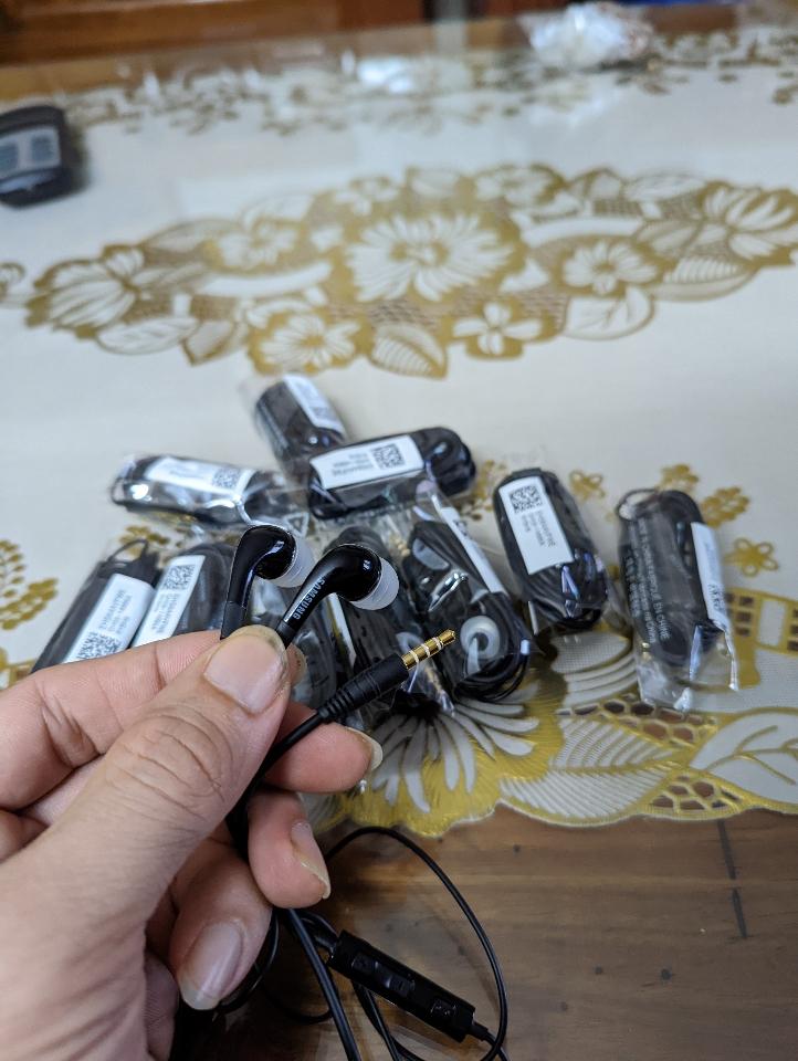Tai nghe Samsung Galaxy A70-duoc-ban-tai-MY MOBILE