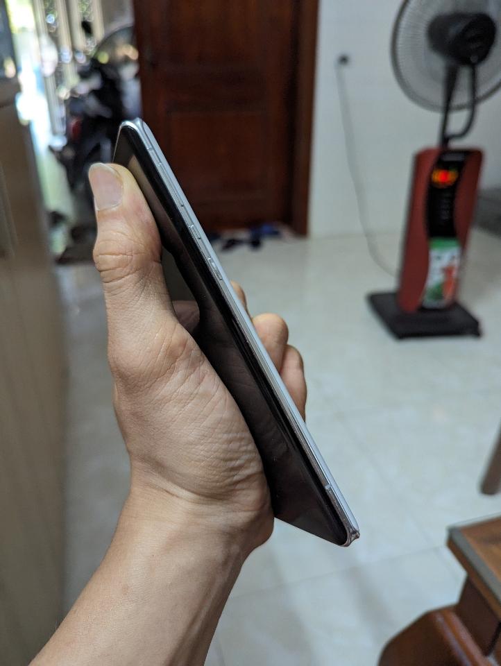 Sharp Aquos R6 (12/128)-duoc-ban-tai-MY MOBILE