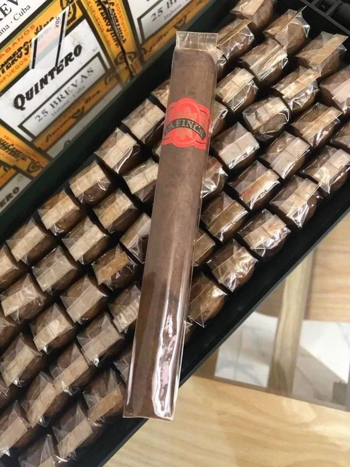 Lafinca-duoc-ban-tai-Thành Long Cigar