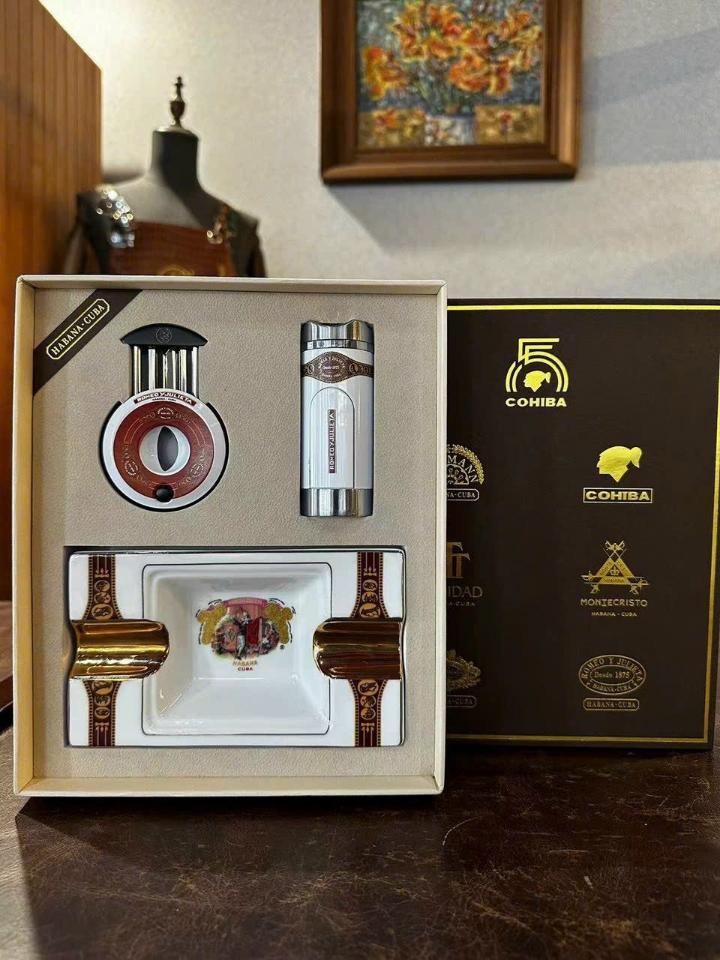 Bộ cắt khò kỉ niệm 50 năm hãng cohiba-duoc-ban-tai-Thành Long Cigar