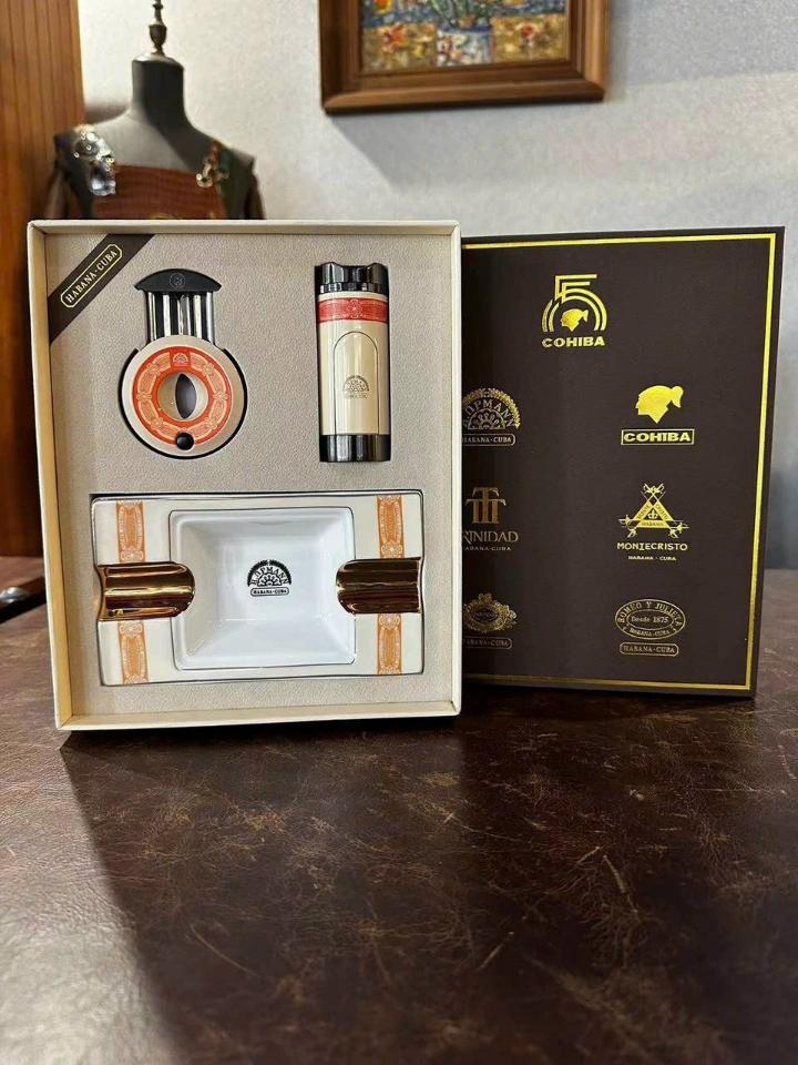 Bộ cắt khò kỉ niệm 50 năm hãng cohiba-duoc-ban-tai-Thành Long Cigar