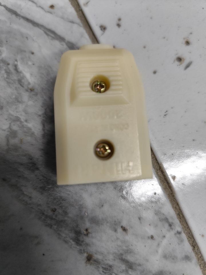 Phích Cái-duoc-ban-tai-Viettel Thắng Hiền