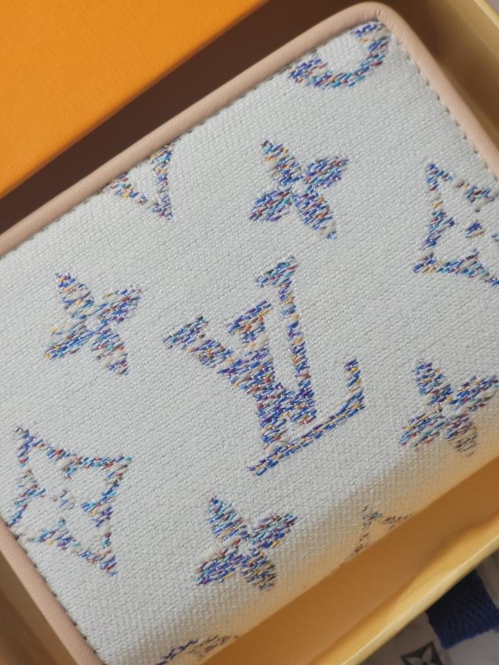 Louis Vuitton M83500 Lou Bi-fold Wallet Multiple colors-duoc-ban-tai-Hvip Bags and Accessories