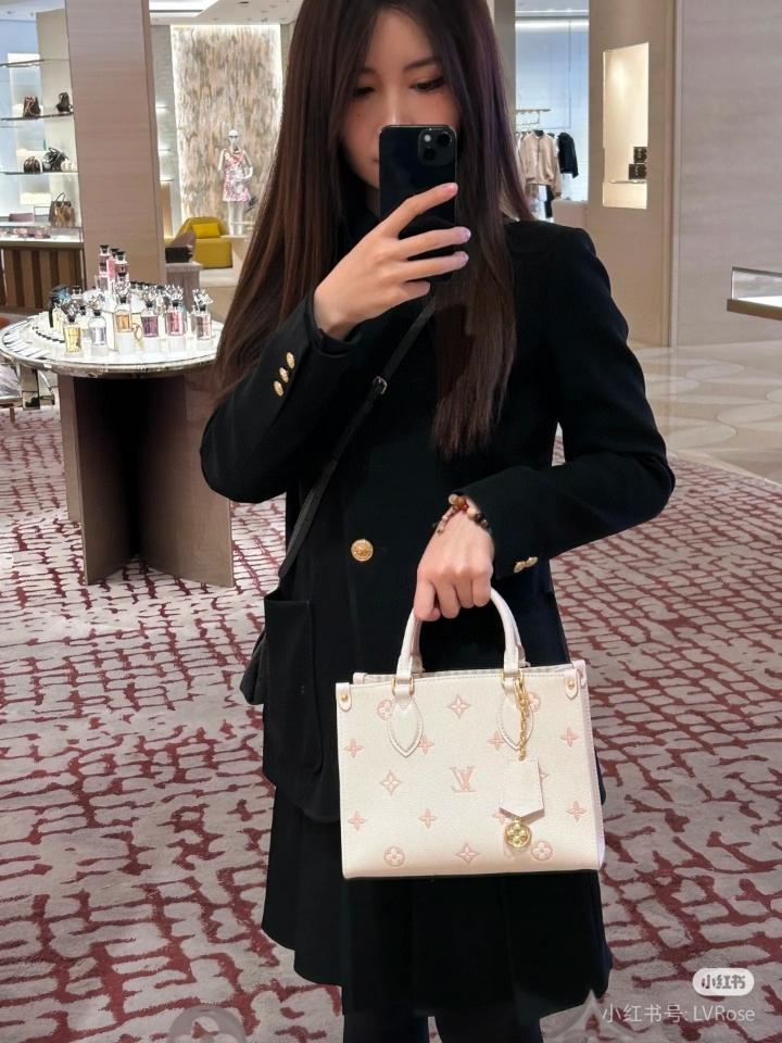 Louis Vuitton M14403
NEW
OnTheGo PM 19 x 11.5 x 25-duoc-ban-tai-Hvip Bags and Accessories