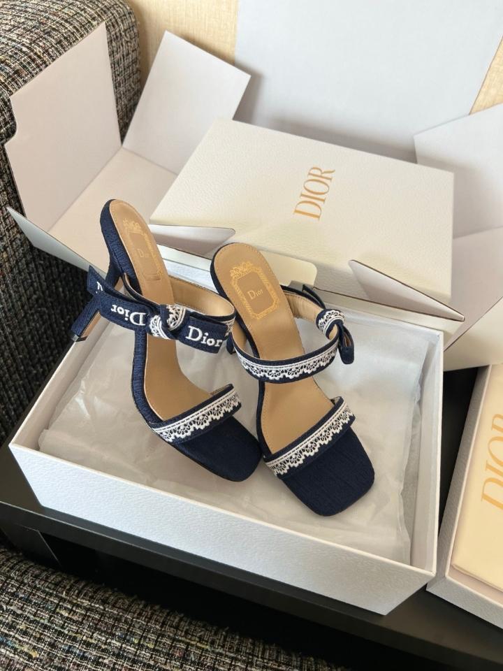 Dior Heeled Sandal with Straps
Navy Embroidered Cotton -duoc-ban-tai-Hvip Shoes and Clothes