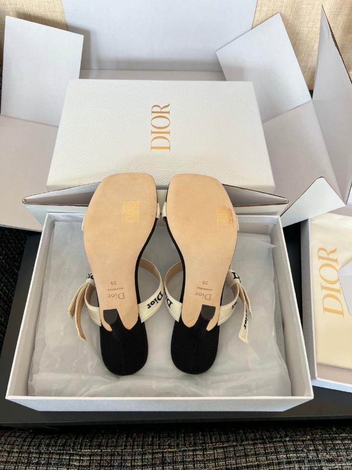 Dior Heeled Sandal with J'Adior Straps
Black Embroidered Cotton-duoc-ban-tai-Hvip Shoes and Clothes