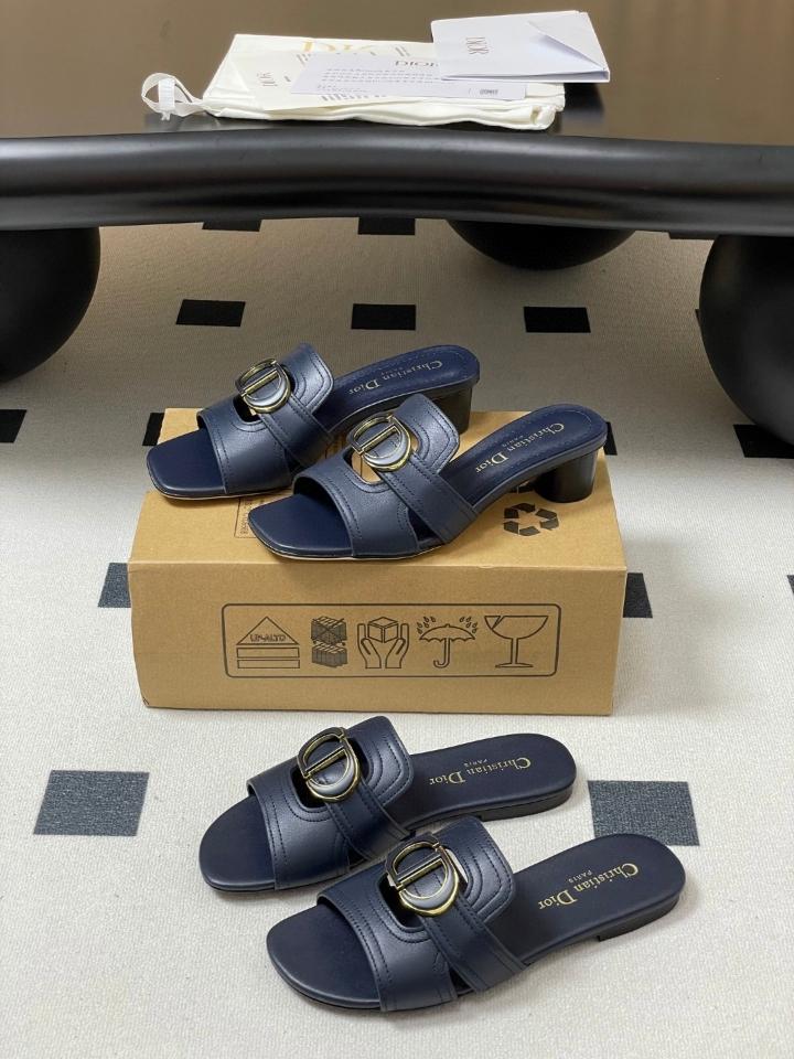 Dior 30 Montaigne Slide
Black Calfskin
 KCQ266VEA_S900 (2)-duoc-ban-tai-Hvip Shoes and Clothes