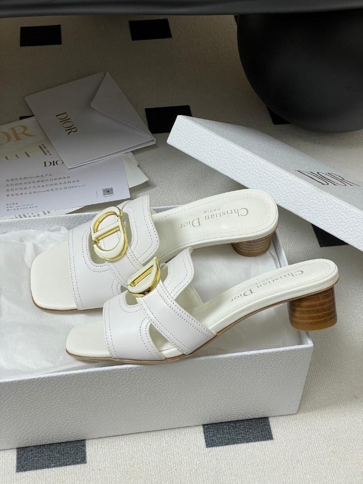 Dior 30 Montaigne Heeled Slide
White Calfskin
KCO374CFY 40mm (2)-duoc-ban-tai-Hvip Shoes and Clothes