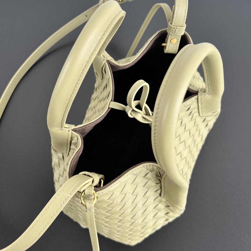 Bottega Veneta  Small Pinacoteca khakhi green  819004 15*24*12cm-duoc-ban-tai-Hvip Bags and Accessories
