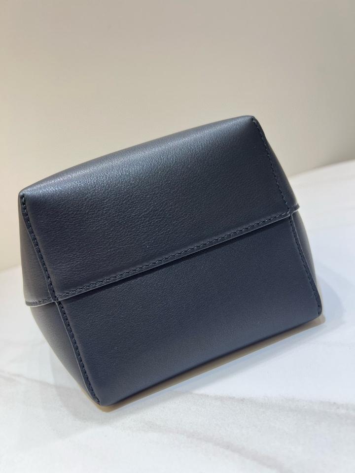 Small smooth calfskin leather tote bag black 24X22X11cm -duoc-ban-tai-Hvip Bags and Accessories