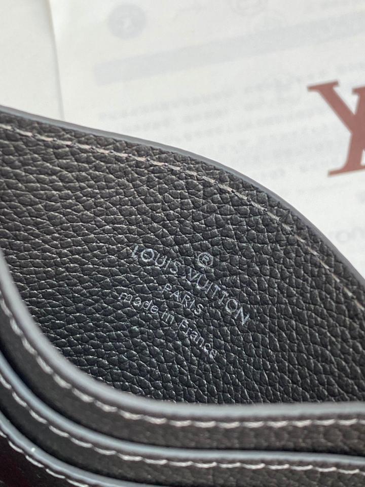 Louis Vuitton M12178
LV Charms Card Holder-duoc-ban-tai-Hvip Bags and Accessories