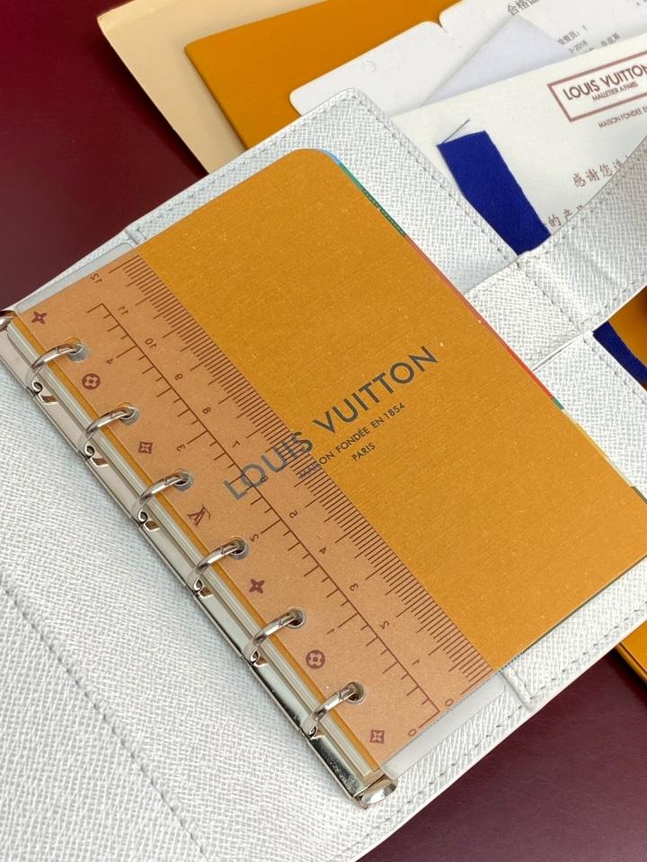 Louis Vuitton R20005
Customizable
Small Ring Agenda Cover white-duoc-ban-tai-Hvip Bags and Accessories