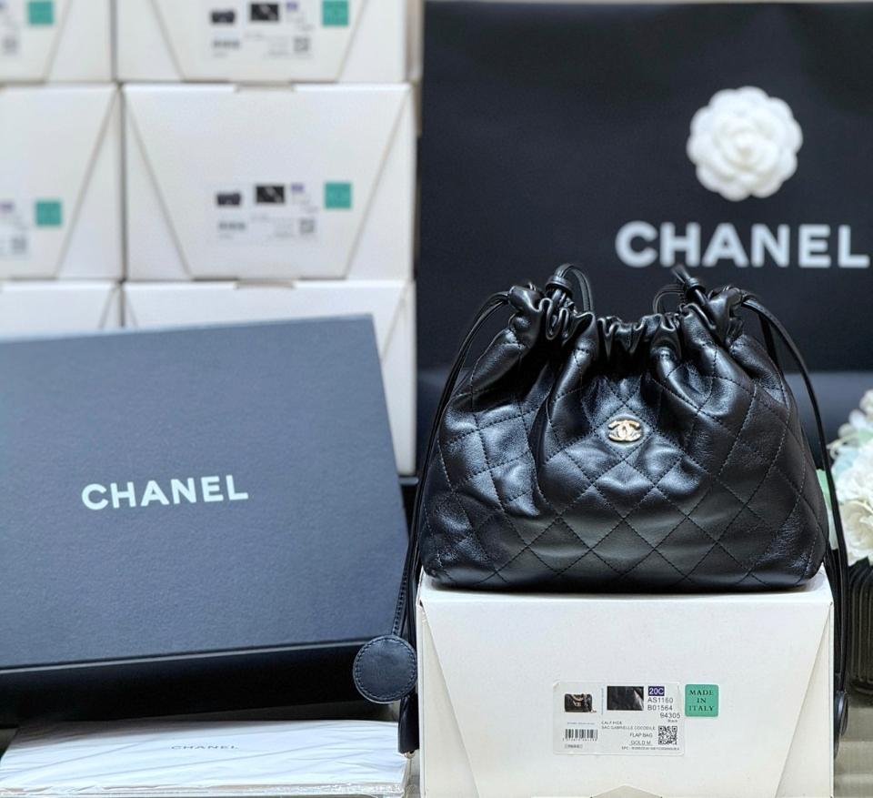 Chanel Clutch with Leather Strap Lambskin & Gold-Tone Metal Black 17*22*8cm AP5227-duoc-ban-tai-Hvip Bags and Accessories