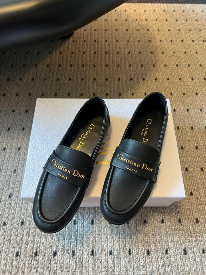 Dior Dior Boy Loafer
Black Supple Calfskin
KDF039VSO_S900 (1)-duoc-ban-tai-Hvip Shoes and Clothes