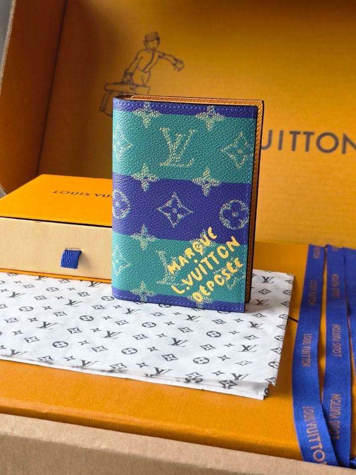 Louis Vuitton M25793 Passport cover -duoc-ban-tai-Hvip Bags and Accessories