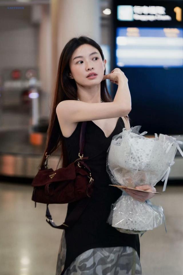
Prada Explore medium suede shoulder bag with flap burgundy 1BD394 30x14x10cm-duoc-ban-tai-Hvip Bags and Accessories