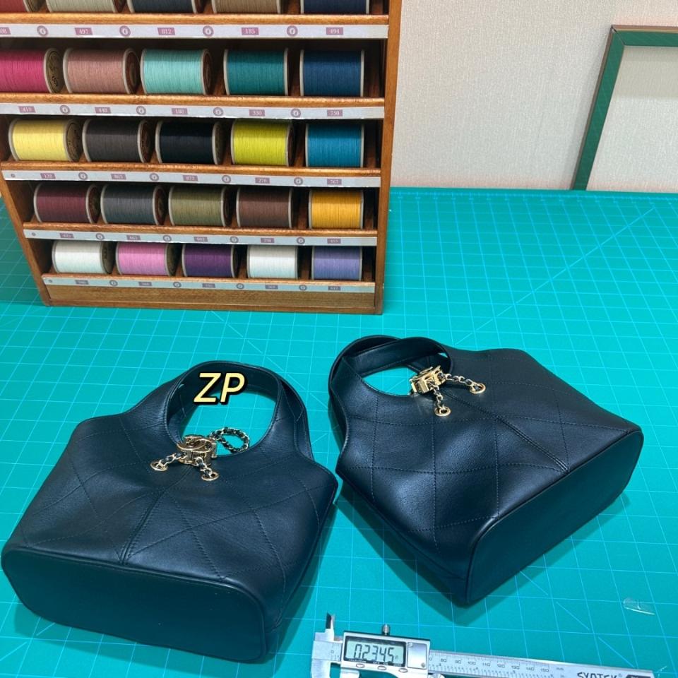 Chanel 26p small Shopping Bag   Calfskin & Gold-Tone Metal  black AS6132 27.5*21*10cm-duoc-ban-tai-Hvip Bags and Accessories