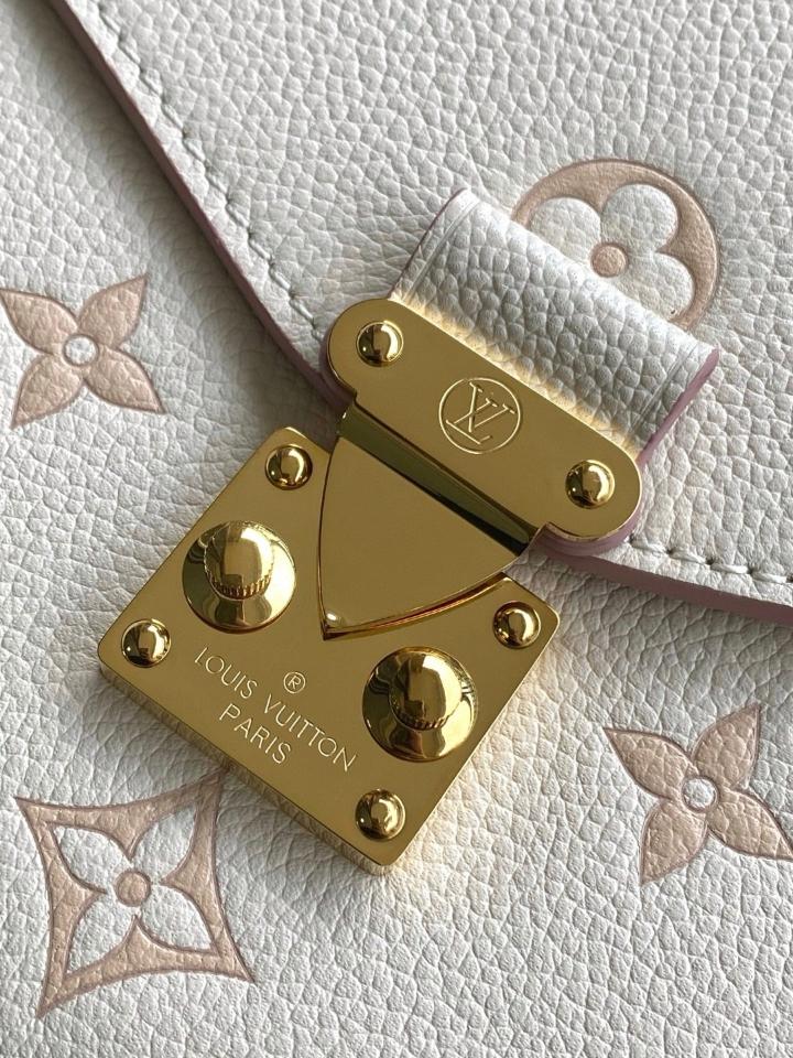 Louis Vuitton M14977
NEW
Pochette Métis 9.8 x 7.5 x 2.8 cm-duoc-ban-tai-Hvip Bags and Accessories