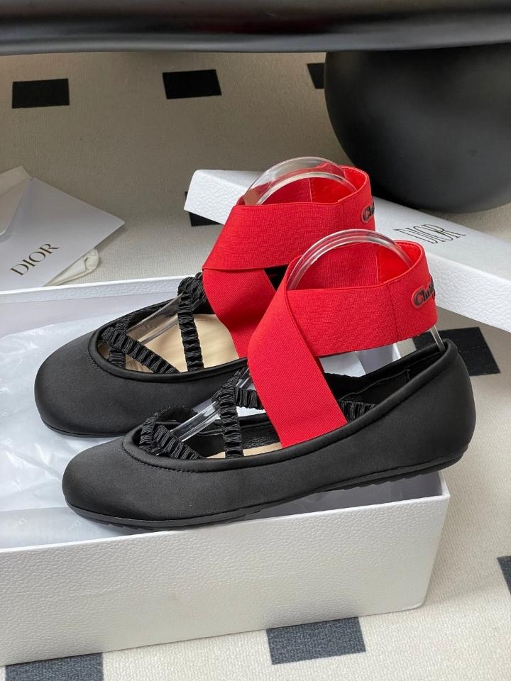 Dior Shade Ballet Flat
Black Satin with Red and Black Elastic Straps
 KCF013SAT_S36X (2)-duoc-ban-tai-Hvip Shoes and Clothes