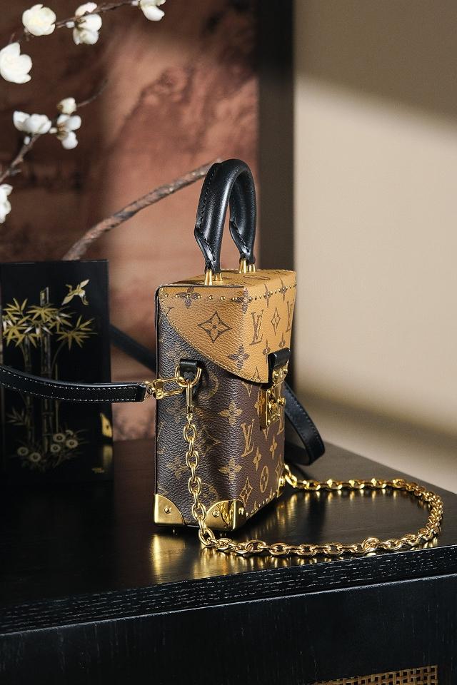 Louis Vuitton M82465
Túi Dạng Hộp Camera Box 𝟏𝟐.𝟓*𝟏𝟕.𝟔*𝟔𝐜𝐦-duoc-ban-tai-Hvip Bags and Accessories
