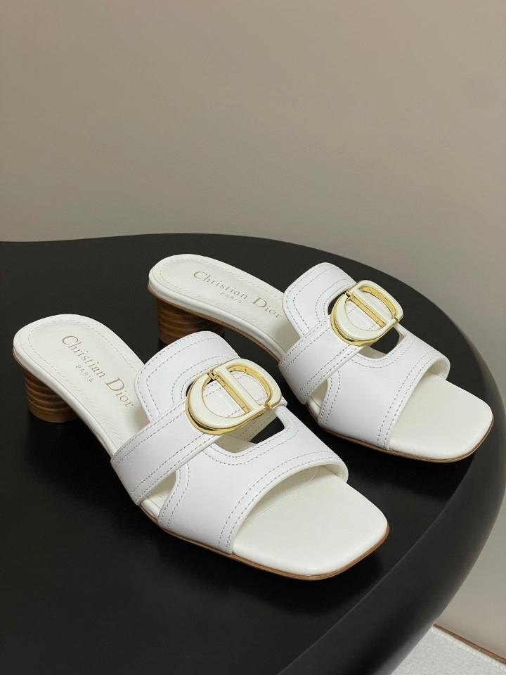 Dior 30 Montaigne Heeled Slide
White Calfskin
KCO374CFY 40mm (2)-duoc-ban-tai-Hvip Shoes and Clothes
