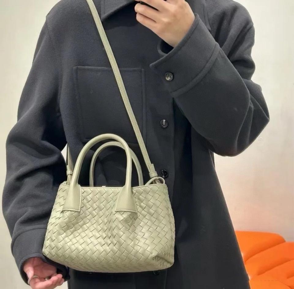 Bottega Veneta  Small Pinacoteca khakhi green  819004 15*24*12cm-duoc-ban-tai-Hvip Bags and Accessories