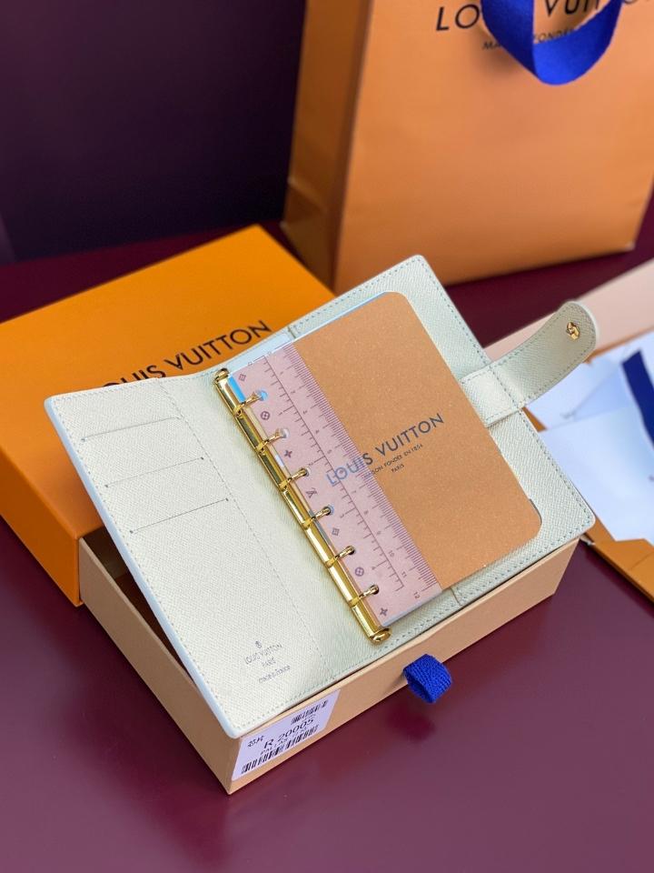 Louis Vuitton R20706
Customizable
Small Ring Agenda Cover-duoc-ban-tai-Hvip Bags and Accessories