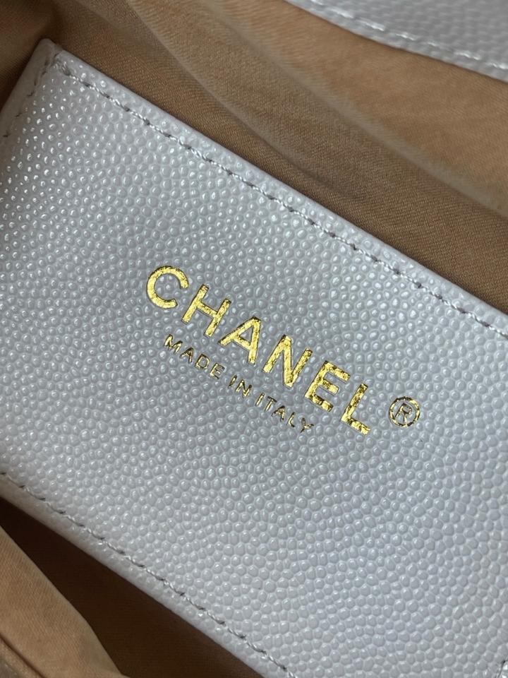 CHANEL 25 Small Handbag grained Calfskin & gold-tone tone Metal,white  AS5293 30-26-14cm-duoc-ban-tai-Hvip Bags and Accessories