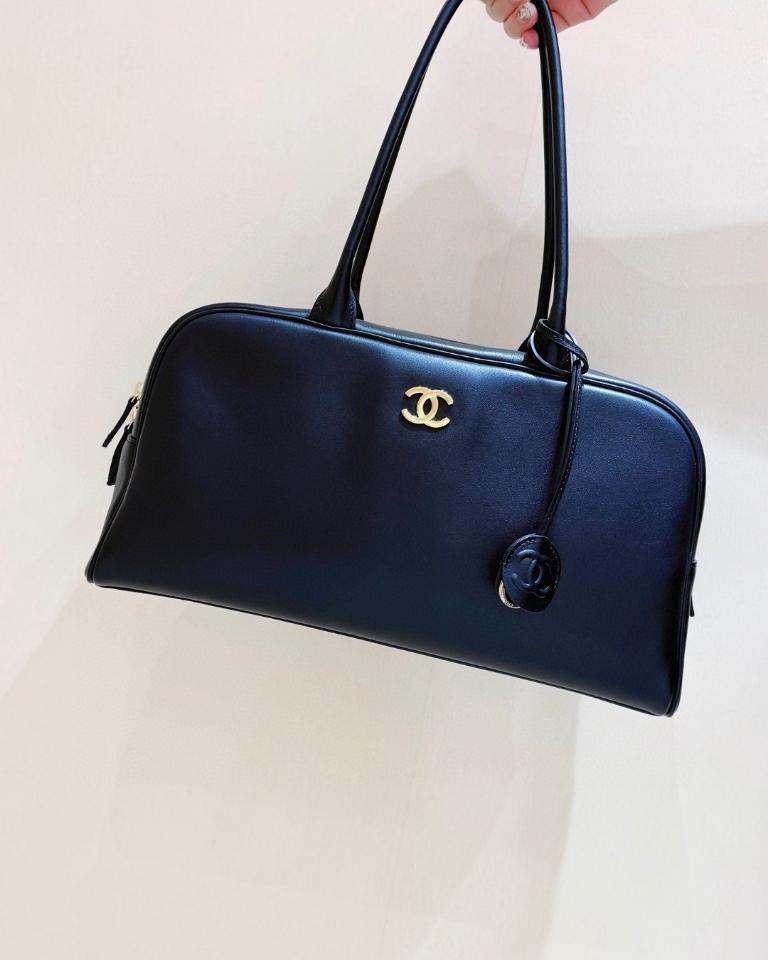 Chanel Large Bowling Bag   Calfskin & Gold-Tone Metal Black AS6211 19 x 35.5 x 12.5cm-duoc-ban-tai-Hvip Bags and Accessories