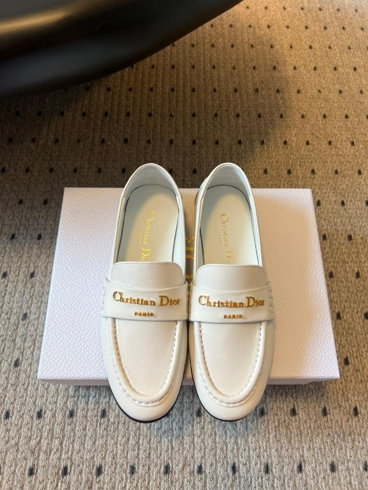 Dior Boy Loafer
White Supple Calfskin
 KDF039VSO_S03W (1)-duoc-ban-tai-Hvip Shoes and Clothes