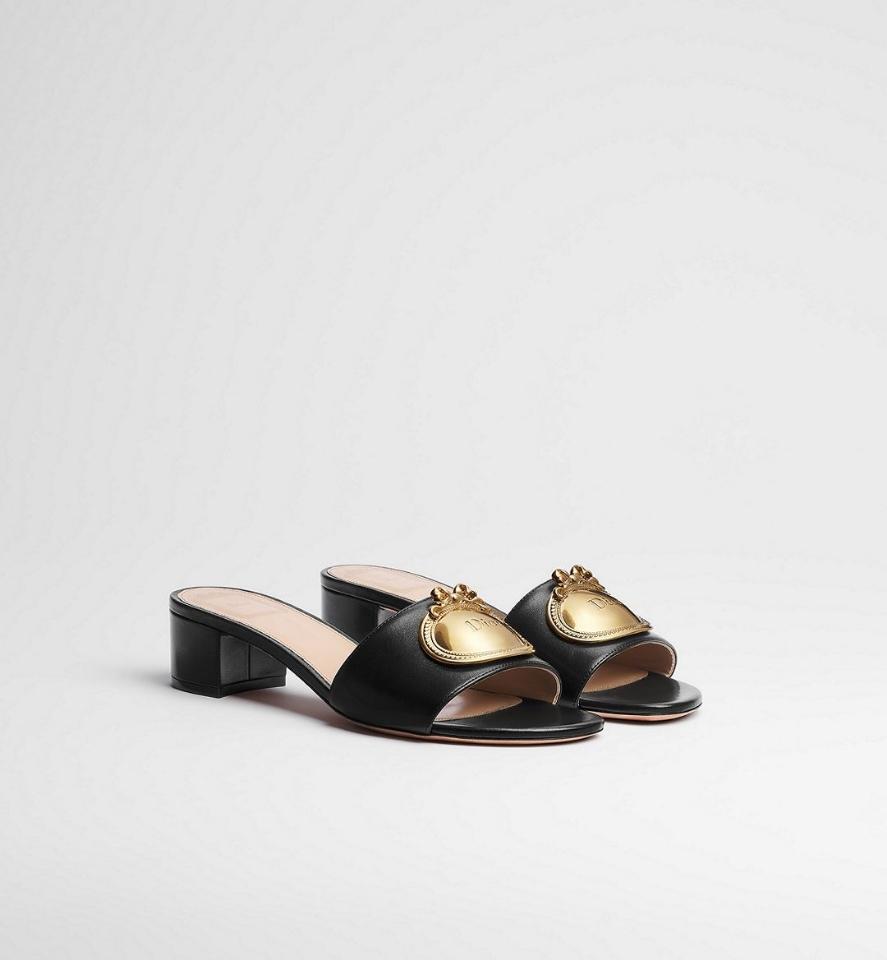Dior Médaillon Buckle Heeled Slide
Black Lambskin KCO695LAB-duoc-ban-tai-Hvip Shoes and Clothes