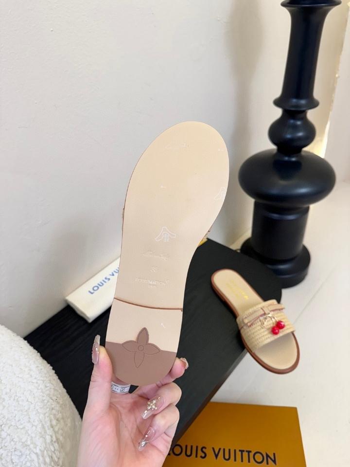 Louis Vuitton 1AHLRN
New
LV x TM Lily Flat Mule beige-duoc-ban-tai-Hvip Shoes and Clothes