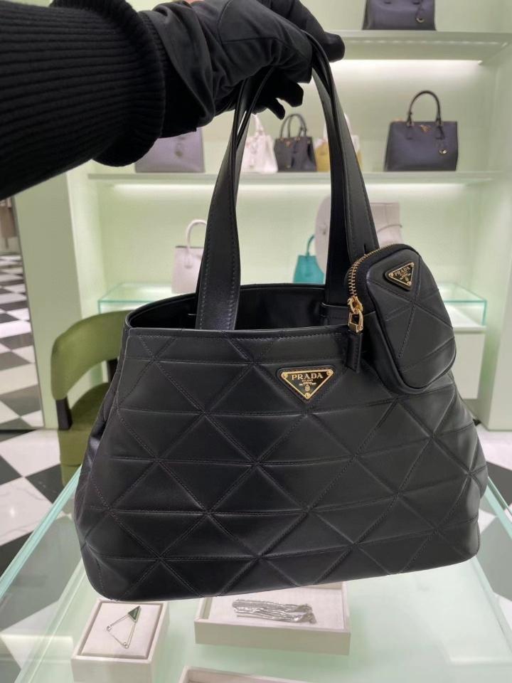 Prada Medium Quilted Leather Tote Bag Black 1BG545  33x21.5x16cm-duoc-ban-tai-Hvip Bags and Accessories