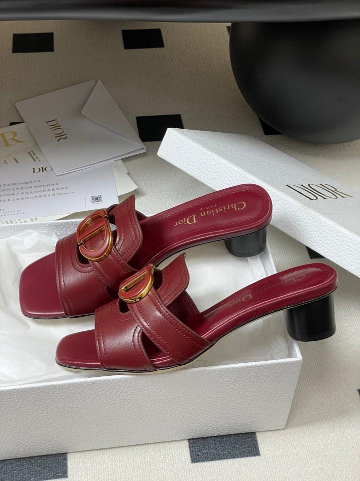 Dior 30 Montaigne Heeled Slide
Red Ruby Calfskin
KCO374CFY 40mm (2) -duoc-ban-tai-Hvip Shoes and Clothes