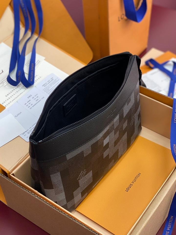 Louis Vuitton M14926
Pochette Voyage Souple 21 x 7.5 x 30cm (1)-duoc-ban-tai-Hvip Bags and Accessories