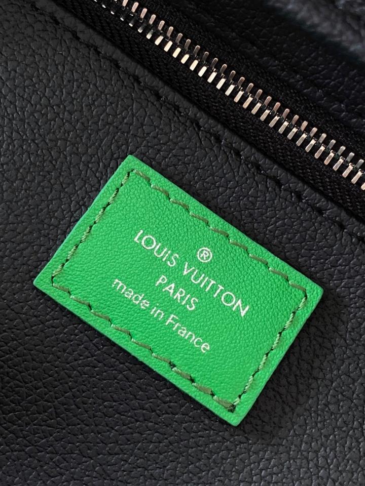Louis Vuitton M26433
Dopp Kit 28 x 15 x 16.5cm (1)-duoc-ban-tai-Hvip Bags and Accessories
