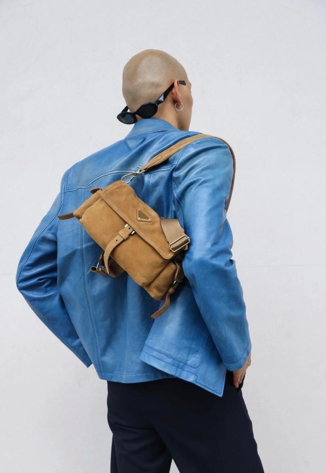 
Prada Explore medium suede shoulder bag with flap cinnamon 1BD394 30x14x10cm-duoc-ban-tai-Hvip Bags and Accessories