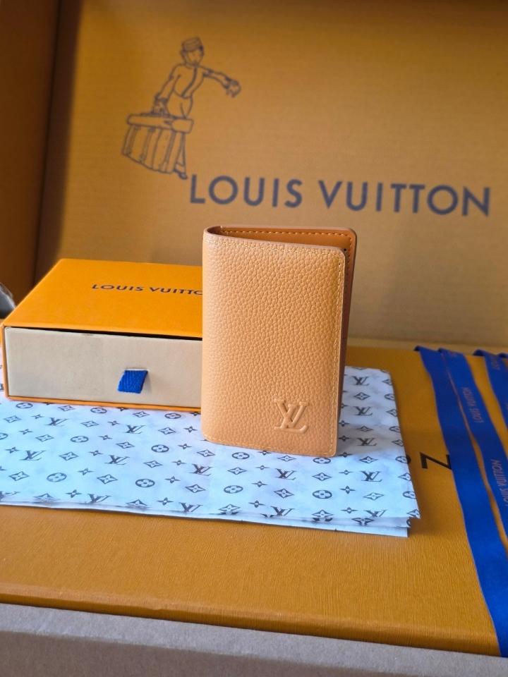 Louis Vuitton M25952
Ví Pocket Organizer-duoc-ban-tai-Hvip Bags and Accessories