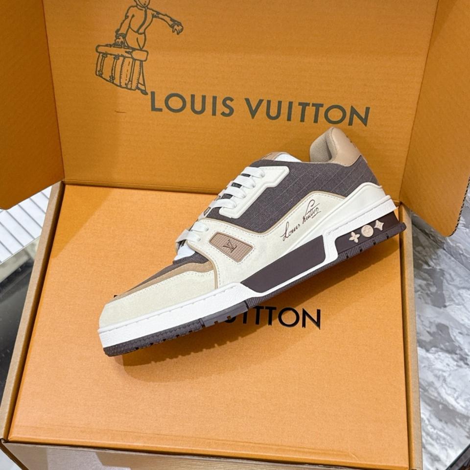 Louis Vuitton 1AHTFN
LV Trainer Outdoor Sneaker Marron(N1) -duoc-ban-tai-Hvip Shoes and Clothes