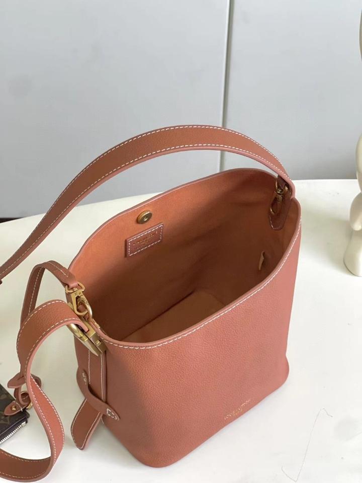 Louis Vuitton M14416
Túi Low Key All In BB 16*12*18cm-duoc-ban-tai-Hvip Bags and Accessories