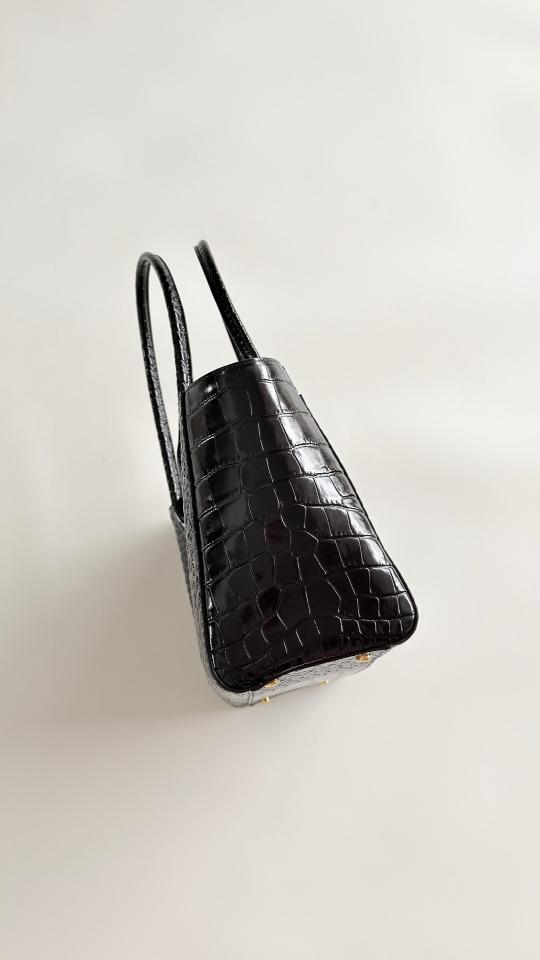 Chanel Small Shopping Bag   Crocodile Embossed Calfskin & Gold-Tone Metal  black AS6243 20 x 39 x 13cm-duoc-ban-tai-Hvip Bags and Accessories