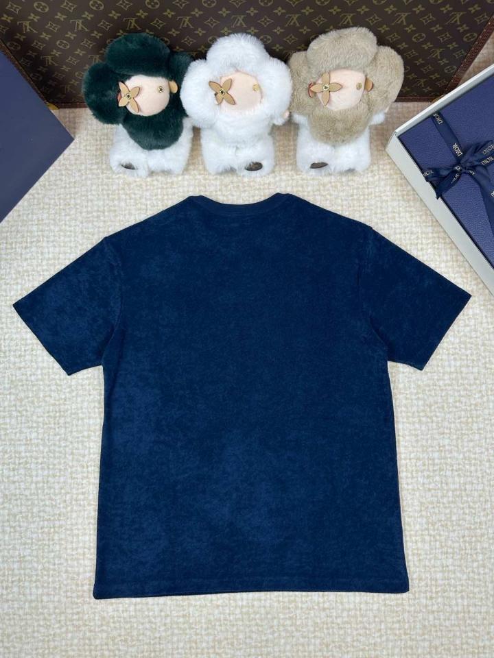 Christian Dior Couture T-Shirt, Relaxed Fit
Blue Terry Cotton
 593J696F3006_C580-duoc-ban-tai-Hvip Shoes and Clothes