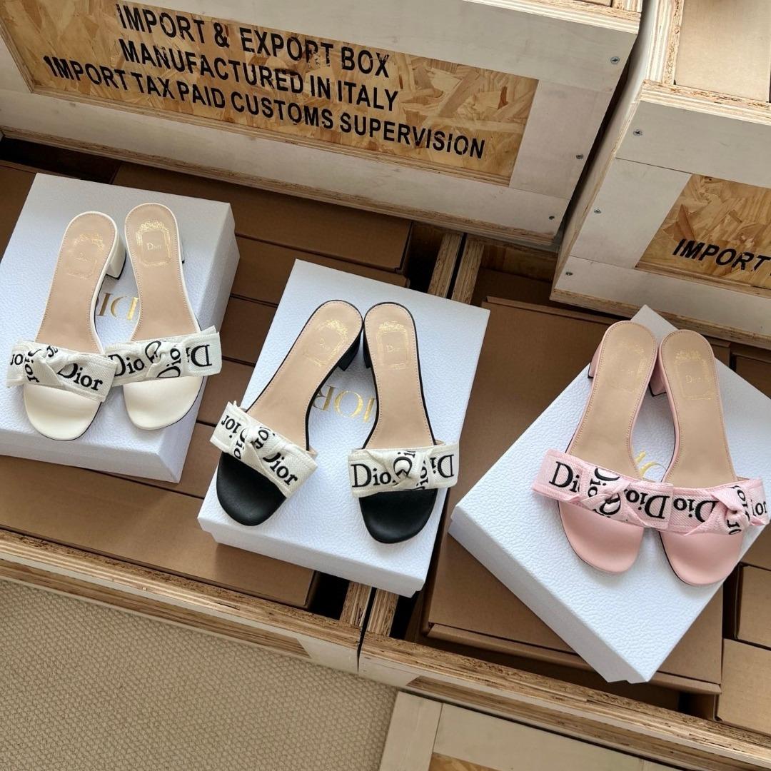 Dior J'Adior Heeled Slide Embroidered Cotton-duoc-ban-tai-Hvip Shoes and Clothes