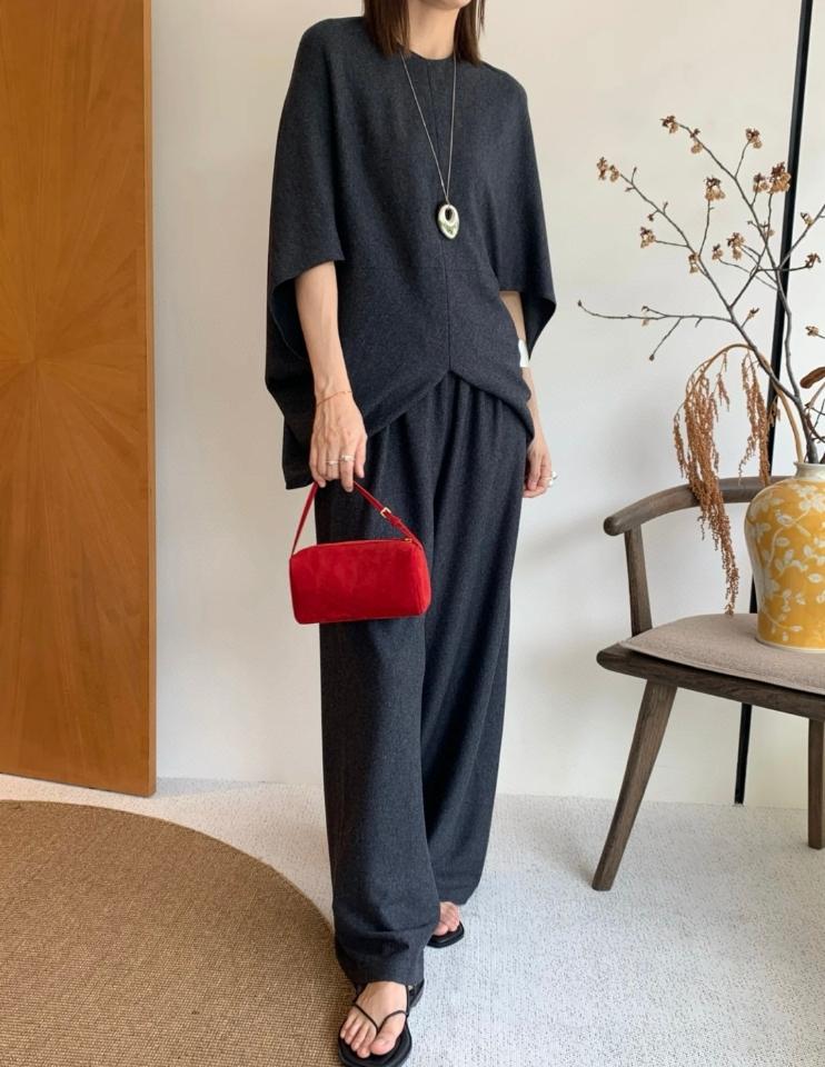 The Row 90's Bag in Nubuck red 19.5x10x8cm -duoc-ban-tai-Hvip Bags and Accessories