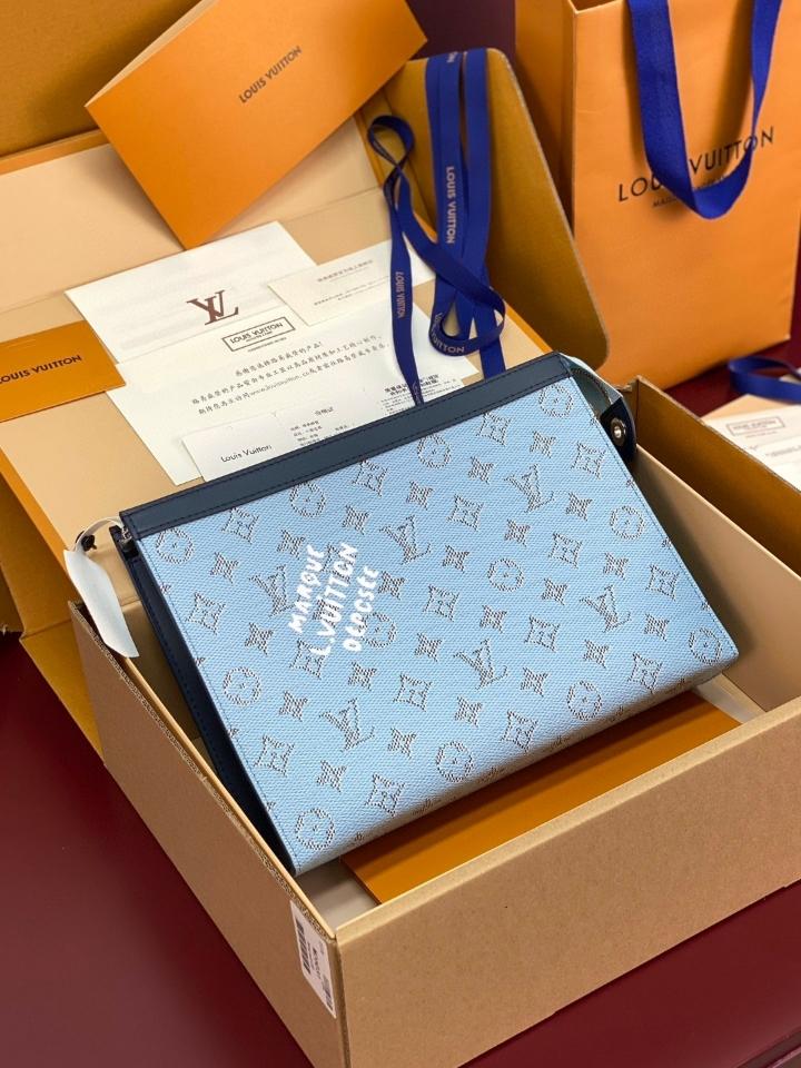 Louis Vuitton M61692
Pochette Voyage MM blue sky 27.0 x 21.0 x 3.0 cm (1)-duoc-ban-tai-Hvip Bags and Accessories