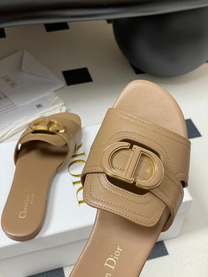 Dior 30 Montaigne Slide
Nude Calfskin
KCQ266VEA_S11U (2)-duoc-ban-tai-Hvip Shoes and Clothes