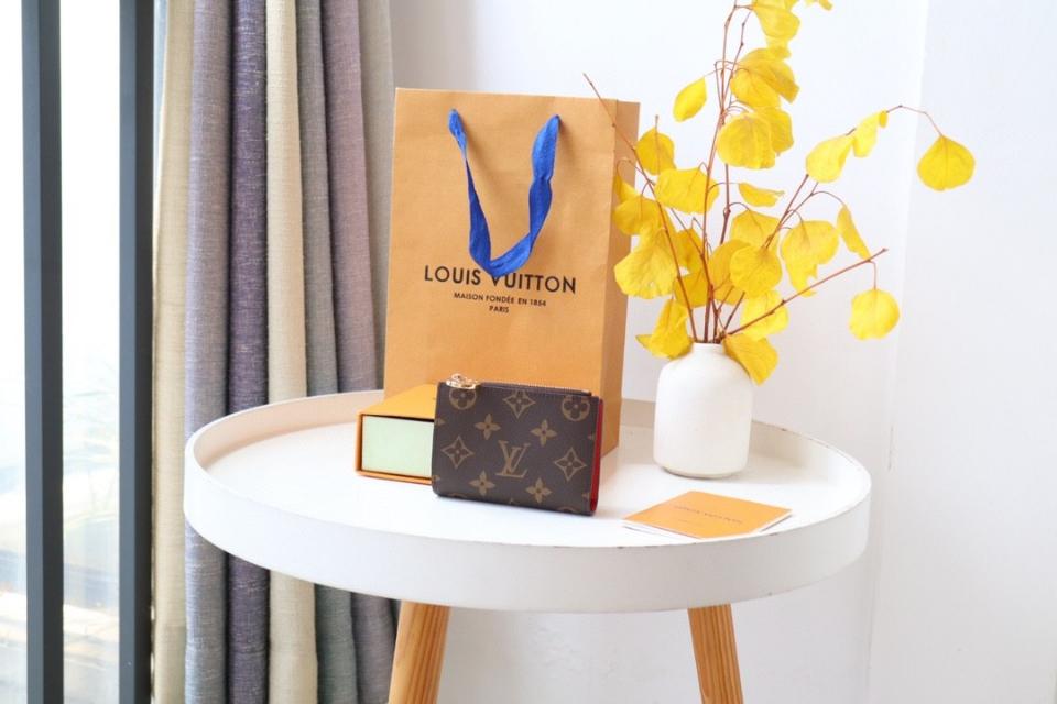 Louis Vuitton M11380
Lisa Wallet-duoc-ban-tai-Hvip Bags and Accessories