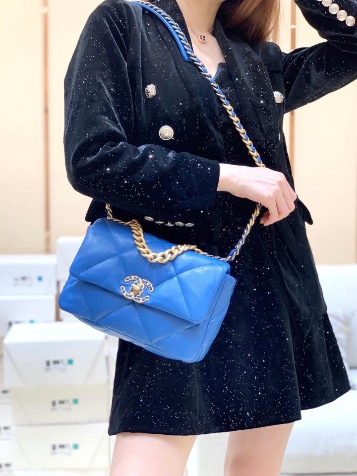 Chanel CHANEL 19 Handbag   Shiny Lambskin, Gold-Tone, Silver-Tone & Ruthenium-Finish Metal  blue AS1160 16 x 26 x 9cm-duoc-ban-tai-Hvip Bags and Accessories